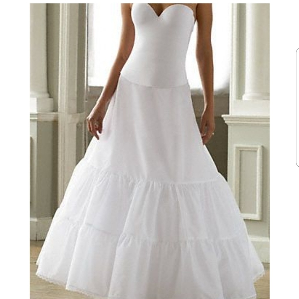 PLUS SIZE A-LINE MEDIUM FULLNESS 2-TIER SLIP

9603